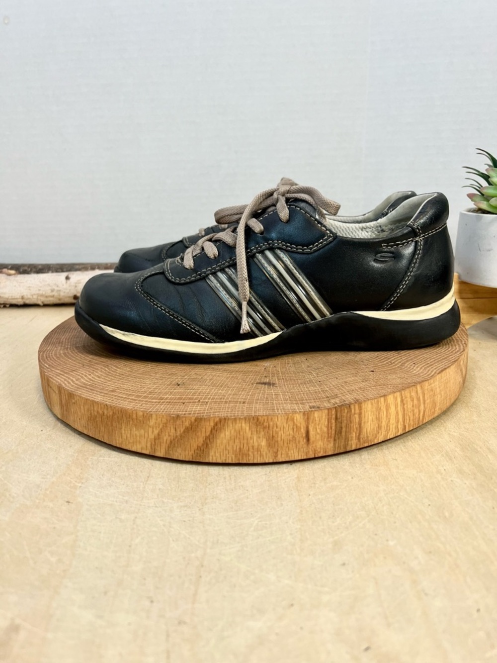 Vtg Skechers Somethin' Else Black Leather Sneakers 7.5 Y2K Grunge SN 3478